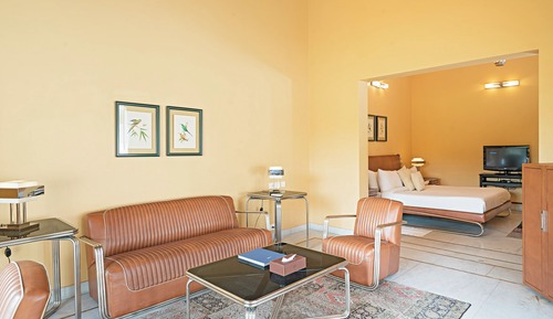 Habitación superior con 1 cama doble o 2 individuales, patio, vistas al jardín