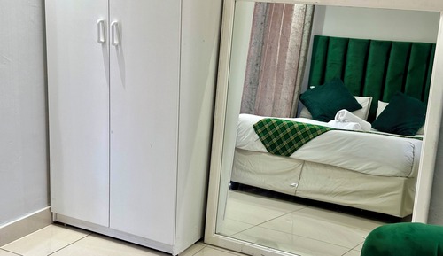 Habitación superior, balcón, vistas a la ciudad
