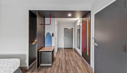 Habitación, 2 camas de matrimonio, accesible para personas con discapacidad (Mobility & Hearing)