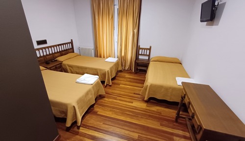 Habitación triple, balcón, vistas al parque