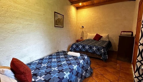Habitación triple básica, vistas al patio