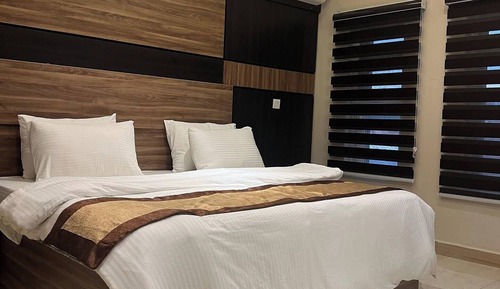 Habitación económica, balcón, vistas a la ciudad