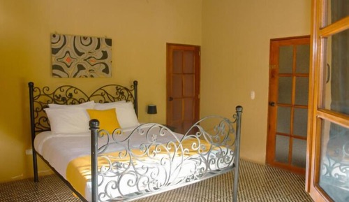 Habitación clásica con 1 cama doble o 2 individuales, vistas al patio