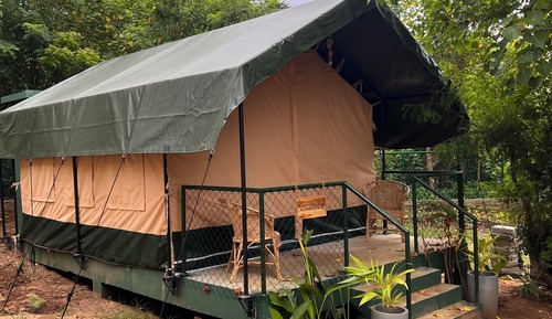 Tienda superior, 1 cama de matrimonio grande, no fumadores, vistas al jardín