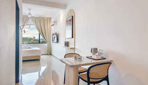 Estudio Confort, 1 cama de matrimonio, no fumadores, vistas a la ciudad