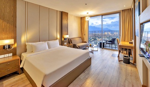 Apartamento Business, 1 cama de matrimonio, balcón, vistas a la ciudad