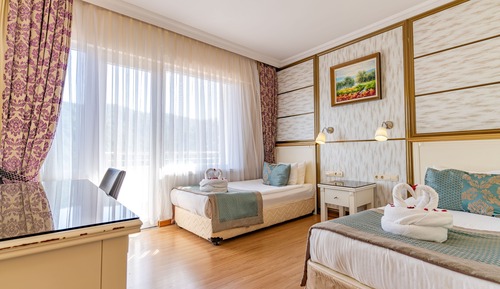 Habitación triple Deluxe, balcón, vistas parciales al lago