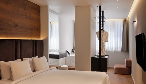 Deluxe Suite with Spa Bath