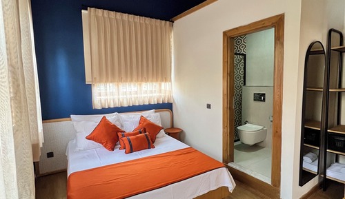 Habitación estándar con 1 cama doble o 2 individuales, vistas a la ciudad