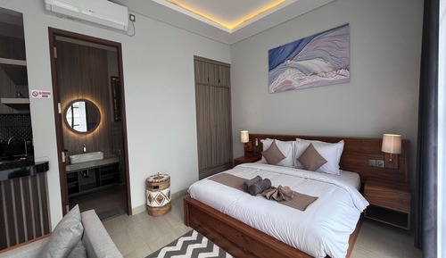 Suite Pool Access