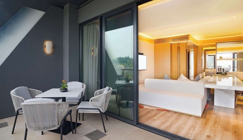 Suite Deluxe, 1 cama de matrimonio grande, Acceso al salón del club, vistas al parque