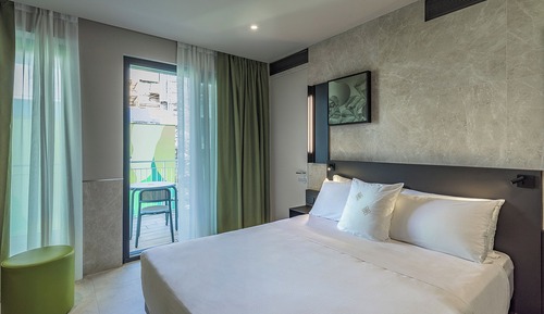Habitación Deluxe doble, 1 cama de matrimonio, balcón, vistas al patio