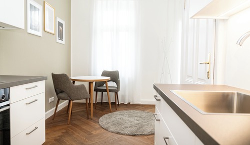 Apartamento económico, balcón, vistas al jardín
