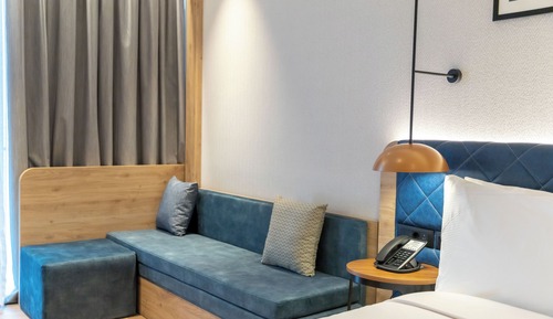 Habitación, 1 cama de matrimonio grande con sofá cama, balcón