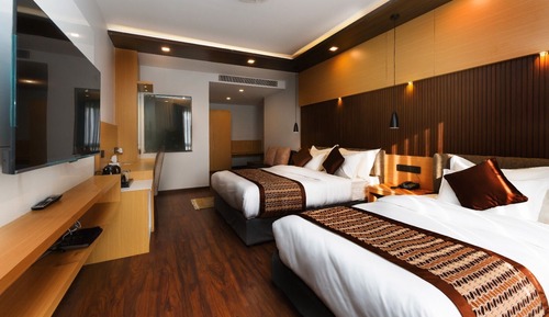 Habitación familiar con 1 cama doble o 2 individuales, vistas a la ciudad