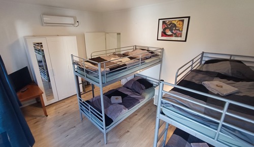 Apartamento básico, varias camas