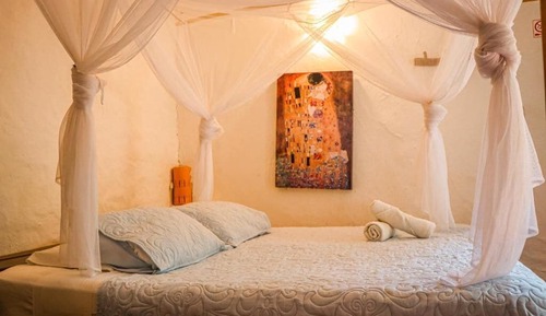 Habitación básica con 1 cama doble o 2 individuales
