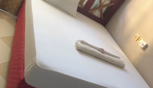 Habitación estándar con 1 cama doble o 2 individuales