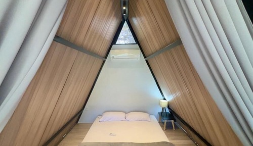 Deluxe Cabin, 1 King Bed, Balcony, Lake View