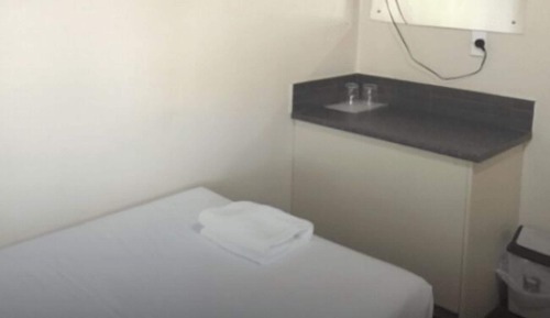 Habitación estándar con 2 camas individuales, baño compartido