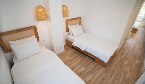 Habitación familiar con 1 cama doble o 2 individuales, vistas al mar