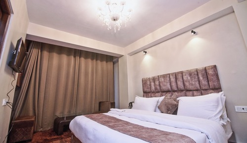 Habitación Deluxe doble, 1 cama de matrimonio grande, vistas a la montaña