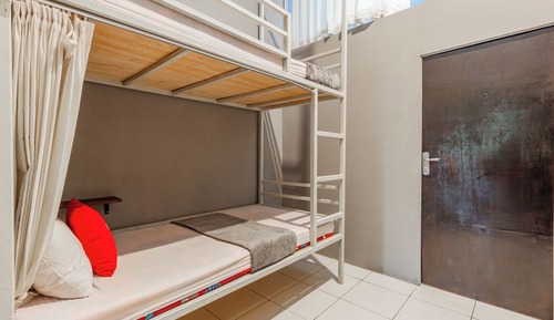 Dormitorio compartido, solo para mujeres