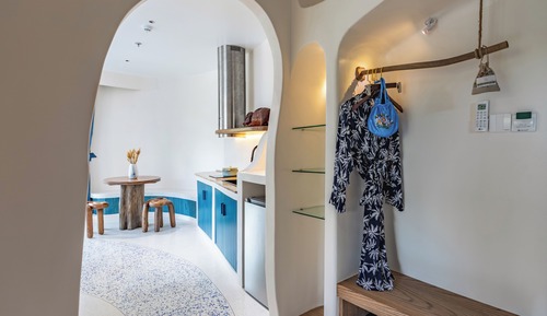 GRAND SUITE GARDEN BALCONY BATHTUB - Vip Offer 30 min Herbal Foot Bath & Airport Drop Off