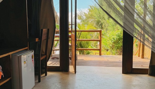 Bungalow romántico, vistas parciales al mar