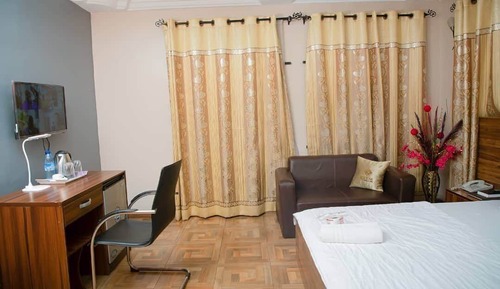Habitación familiar, balcón, vistas a la ciudad