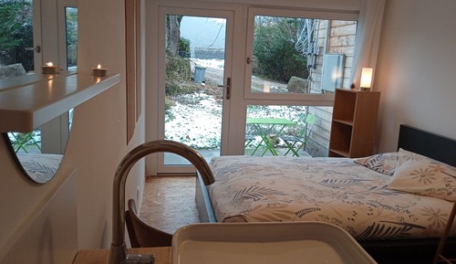 Habitación Confort doble, cocina básica, vistas al jardín