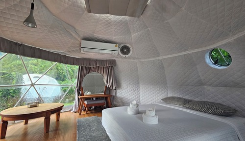 Tienda de lujo, 1 cama de matrimonio, vistas al jardín