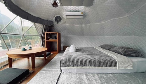 Tienda de lujo, 1 cama de matrimonio, balcón, vistas al río
