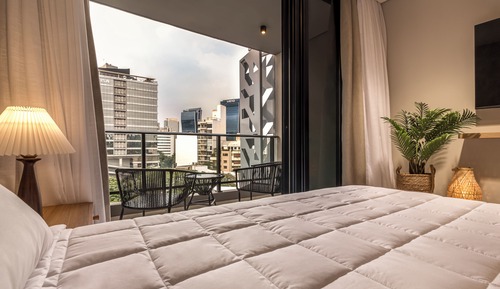 Estudio básico, balcón, vistas a la ciudad