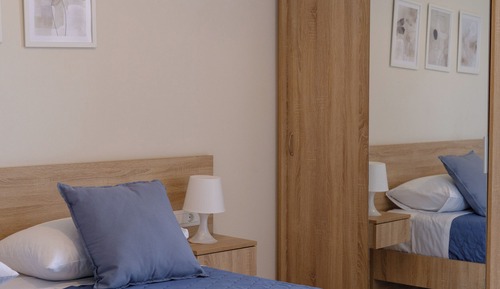 Apartamento superior, balcón, vistas a la ciudad
