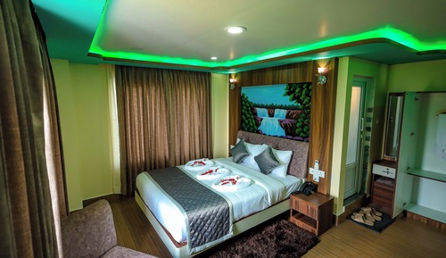 Habitación Deluxe, 1 cama de matrimonio grande, fumadores, vistas a la montaña