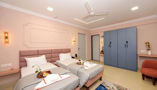 Habitación Deluxe con 2 camas individuales, balcón, vistas a la ciudad