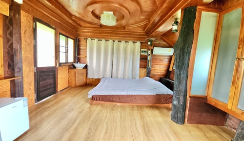 Casa de campo, 1 cama de matrimonio grande, balcón, vistas a la colina