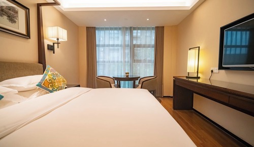 Deluxe Queen Room