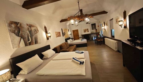 Habitación básica con 2 camas individuales