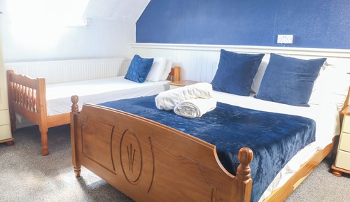 Habitación familiar, varias camas