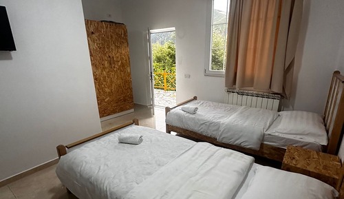 Habitación triple estándar, vistas a la montaña