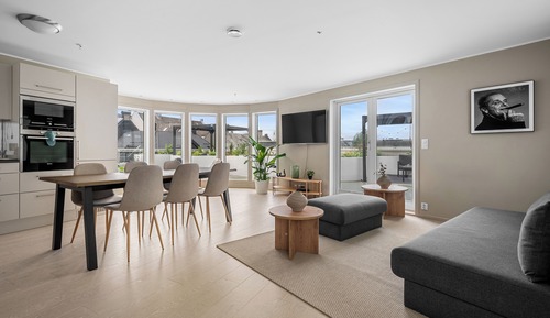 Apartamento superior, balcón, vistas a la ciudad