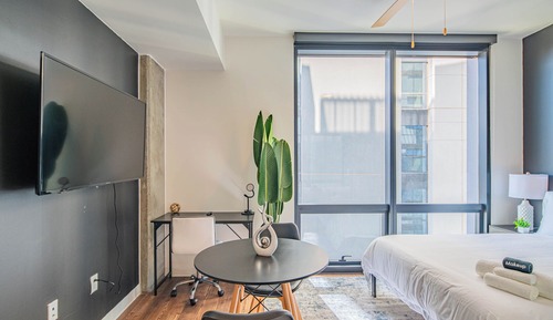 Estudio superior, 1 cama de matrimonio, baño privado, vistas a la ciudad