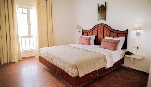 Habitación económica con 2 camas individuales, vistas a la piscina