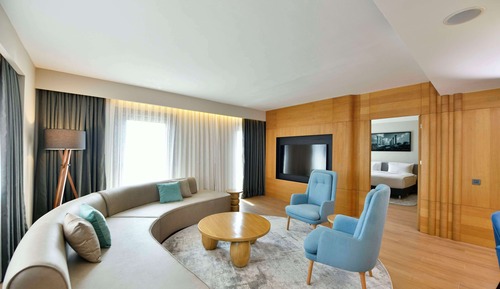 Suite presidencial, vistas parciales al mar