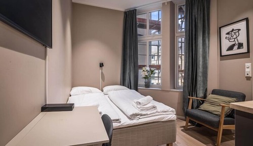 Habitación con 1 cama doble o 2 individuales, vistas a la ciudad
