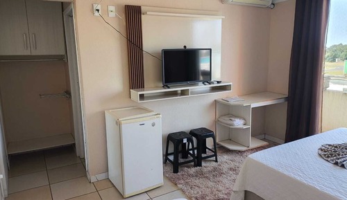 Habitación estándar con 1 cama doble o 2 individuales, balcón, vistas a la ciudad