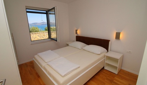 Apartamento (One Bedroom Apartment with Balcony an)