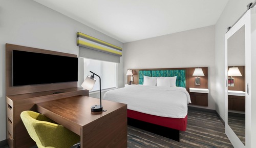 Estudio, 1 cama de matrimonio grande, frigorífico y microondas (Wet bar)
